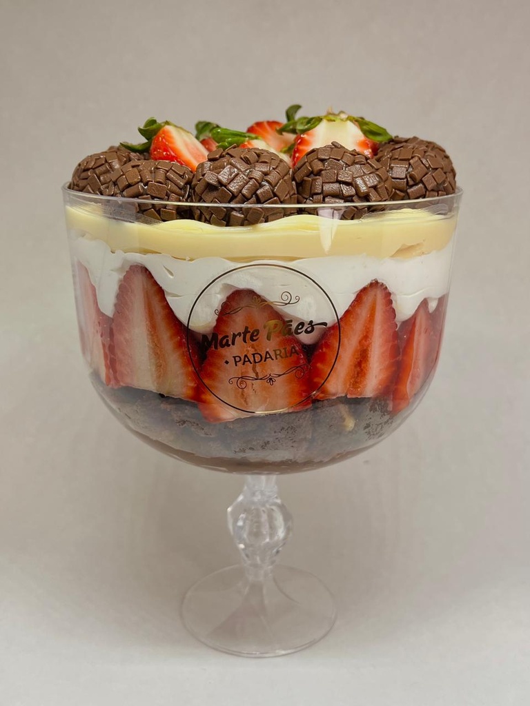 Torta Bombom Aberto de Morango 1,0 Kg