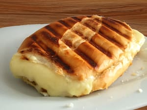Pão com queijo - Quente