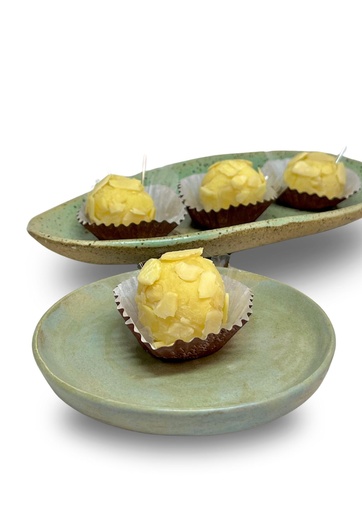 [3466-01-01] Brigadeiro Branco com Amêndoas ) 25 unds